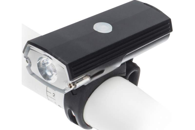 Luz delantera Blackburn DayBlazer 550